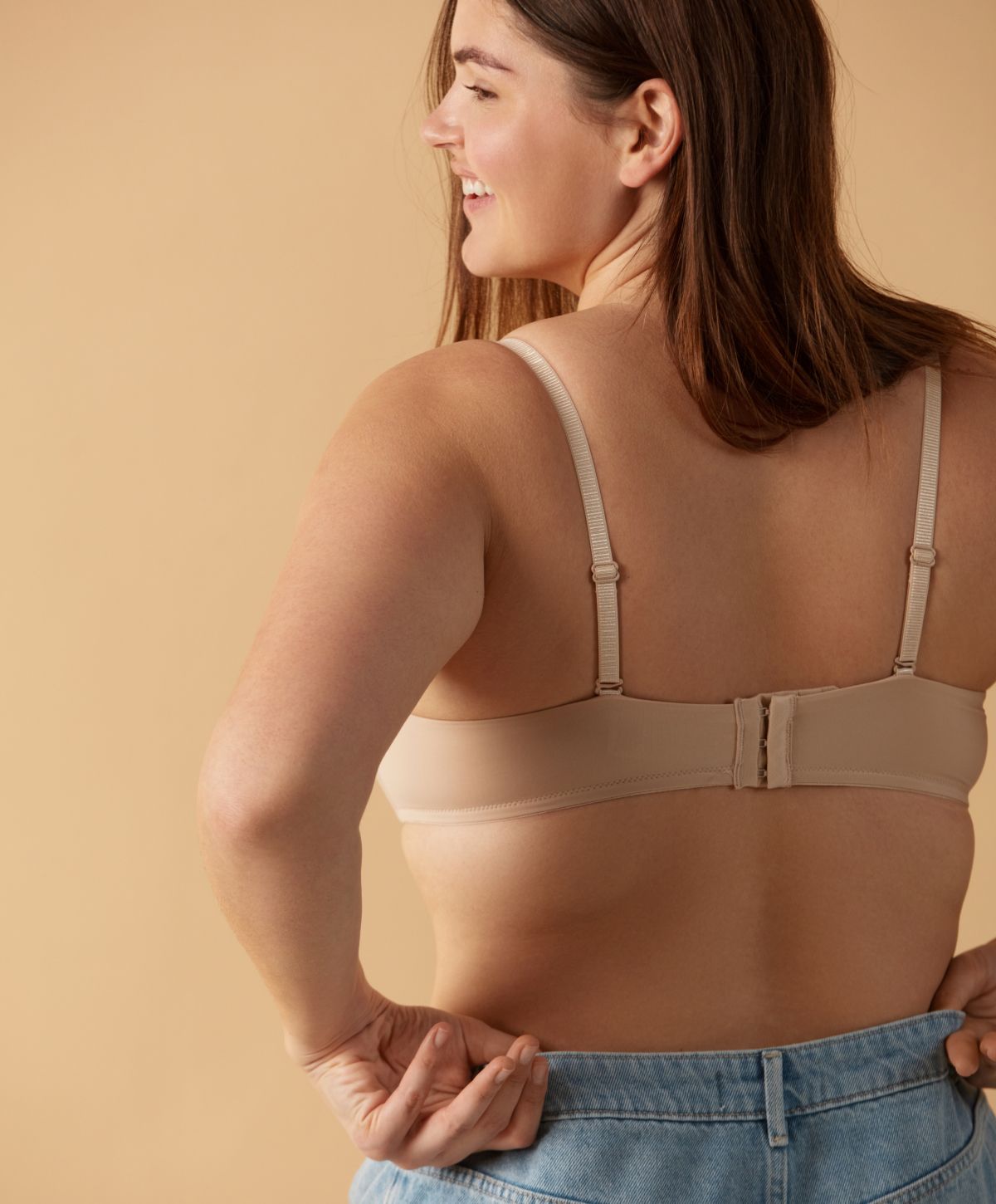 Franklin fat reduction model looking over her shoulder