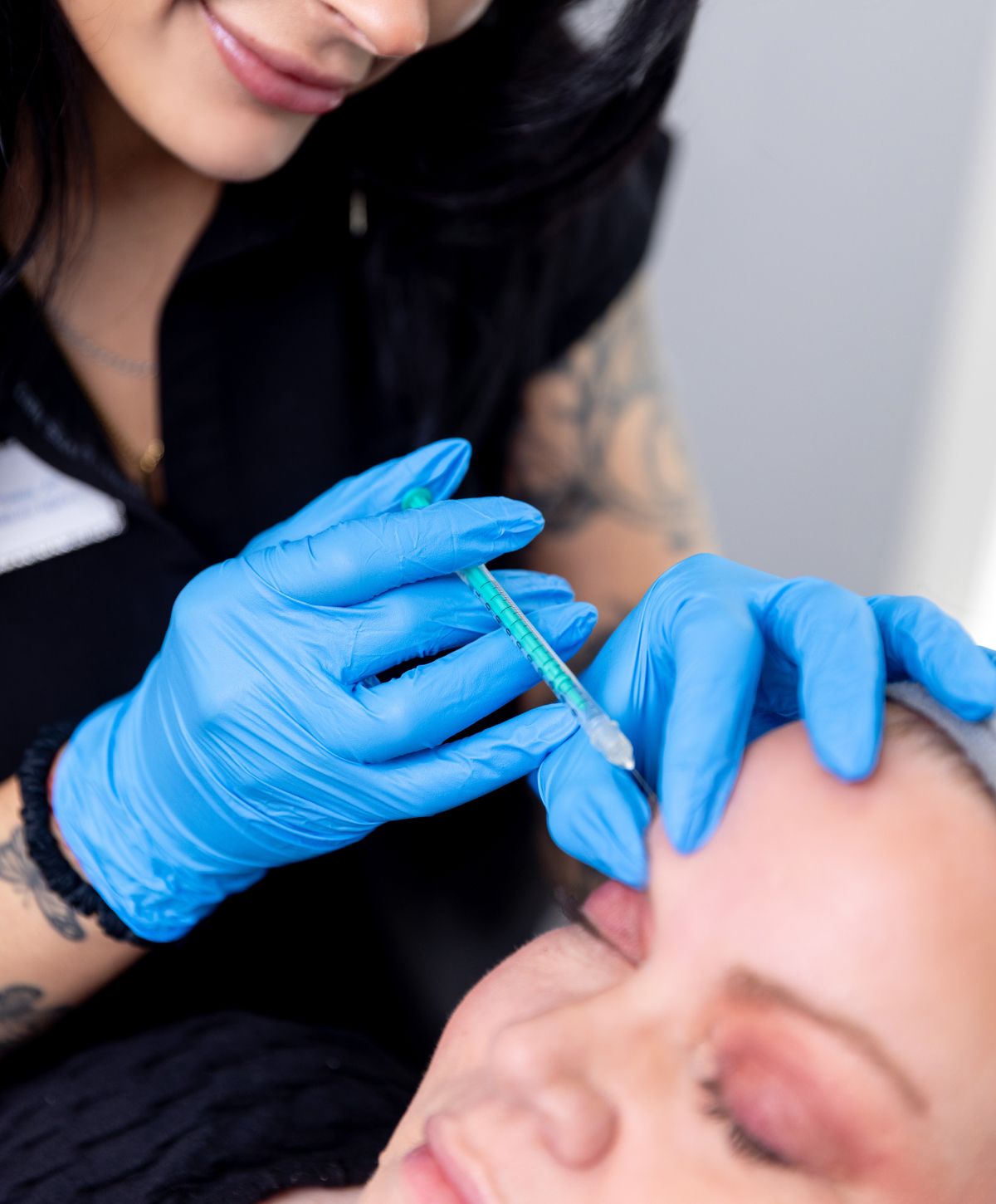 Franklin Botox patient receiving an injection in the forehead