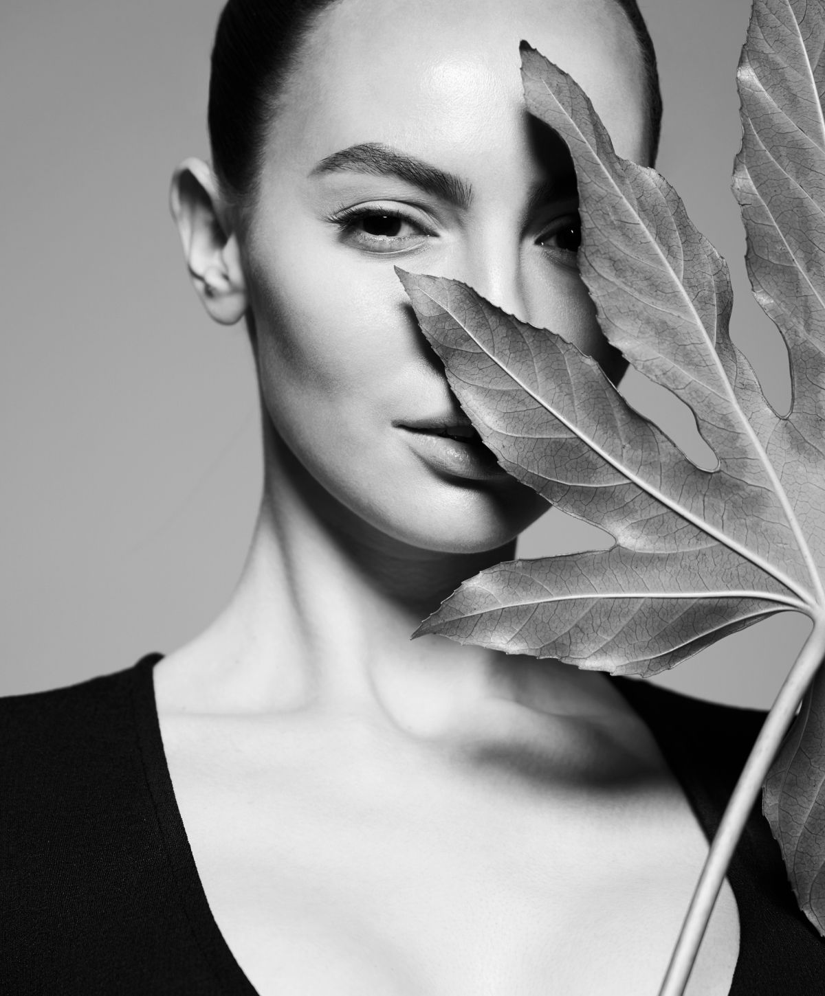 Franklin IPL Model with leaf covering her face