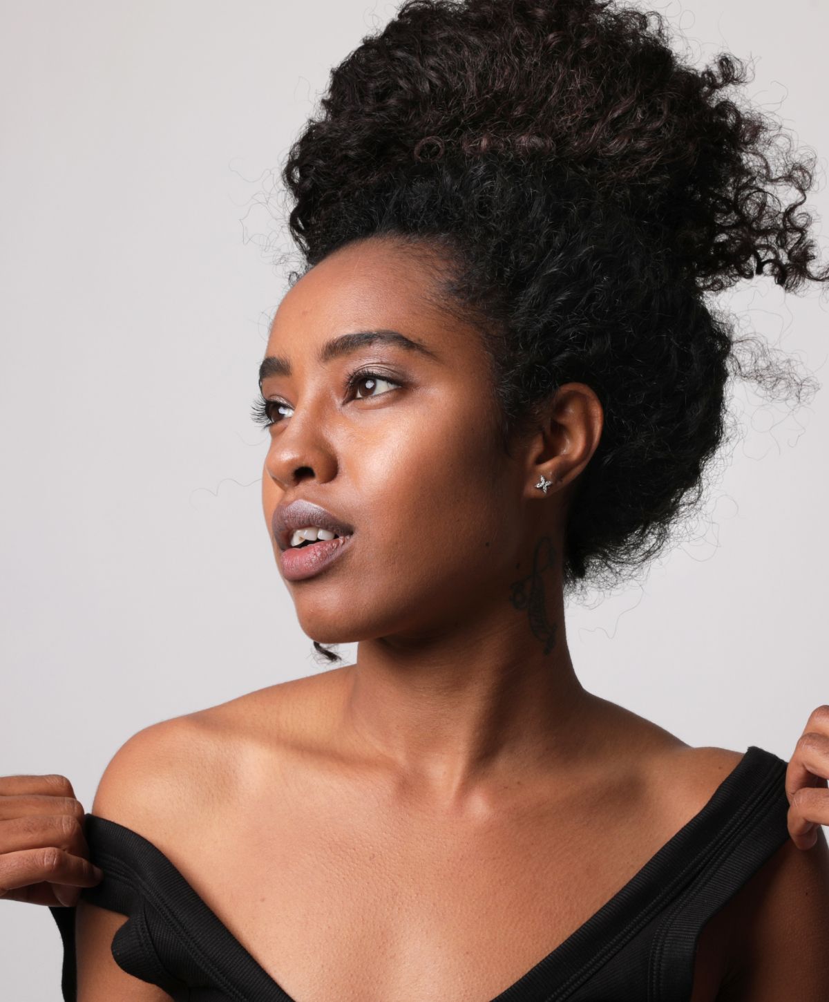 franklin hydrafacial model with brown hair